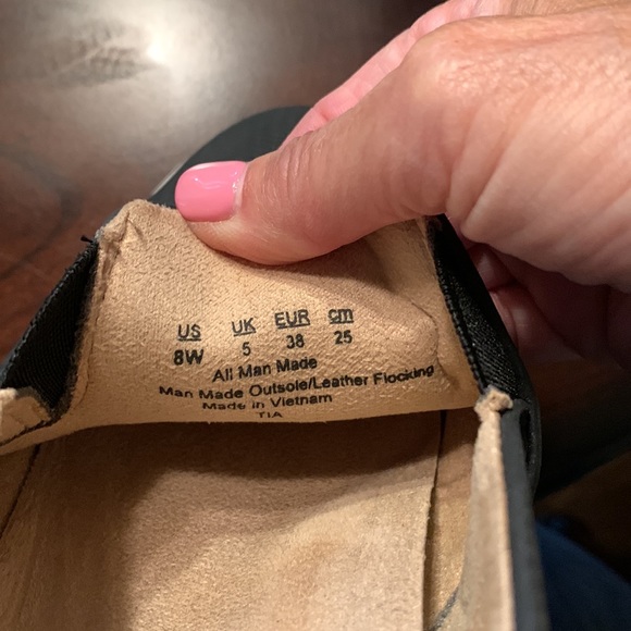 Naturalizer size 8 wide black. ms - Picture 4 of 5